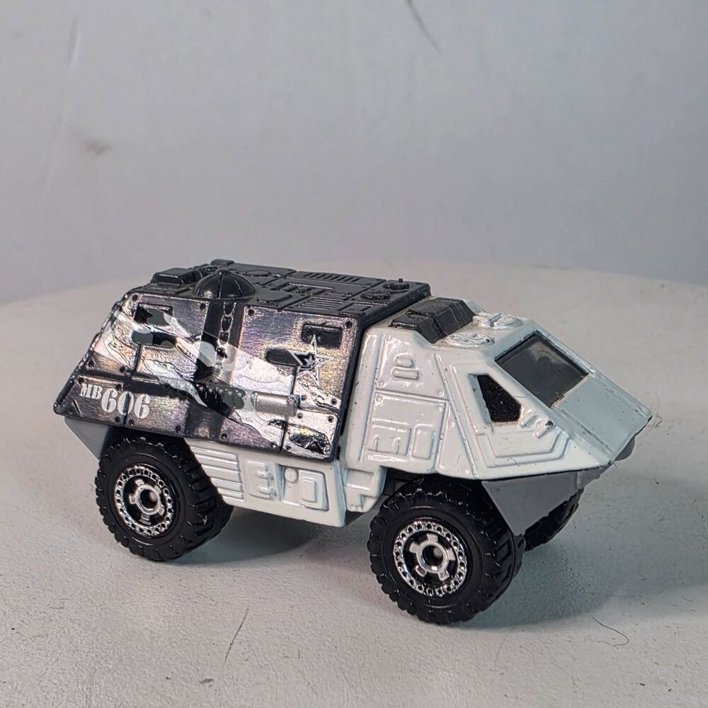 Matchbox Armored Response Vehicle Diecast Toy Car 2000 Mattel MB606 White & Blac